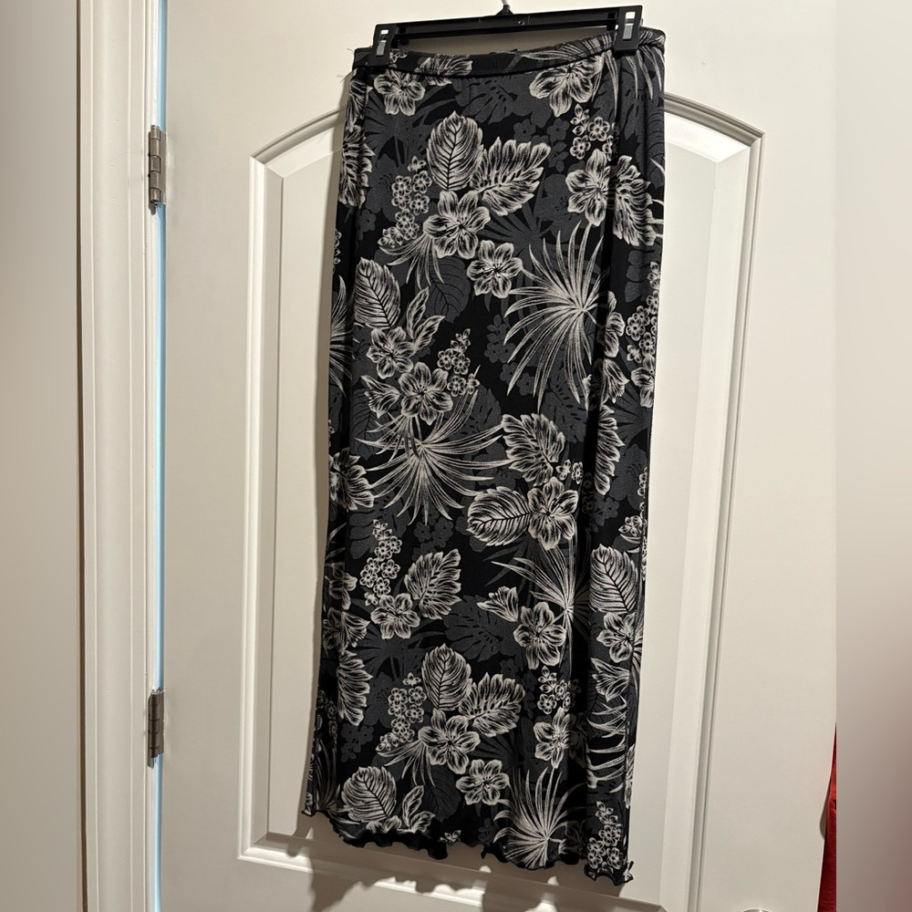 Chic Black and White Floral Maxi Skirt